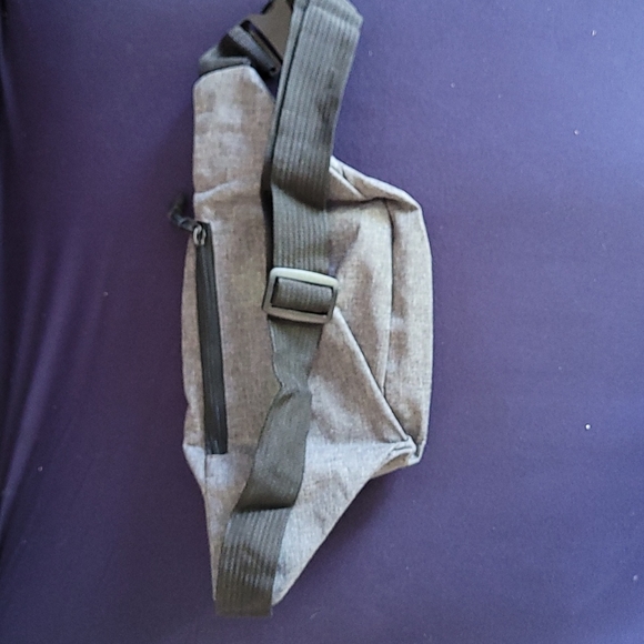 Fanny pack/cross body bag - Picture 2 of 4